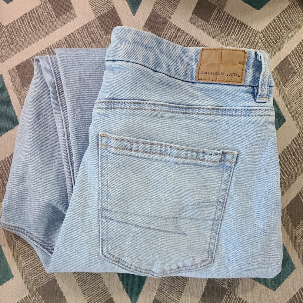 American Eagle Curvy Mom Jean Light Blue Denim Jeans 10 - Picture 14 of 16